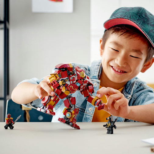LEGO Marvel Super Heroes - Hulkbuster: Batalia din Wakanda 76247, 385 piese