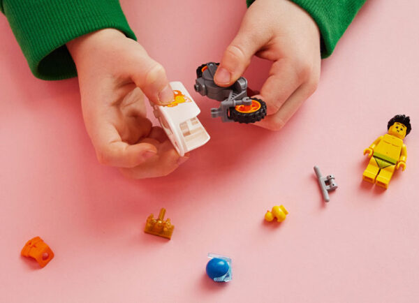 60333-lego-city-4 LEGO City - Motocicleta de cascadorii cu cada 60333, 118 piese