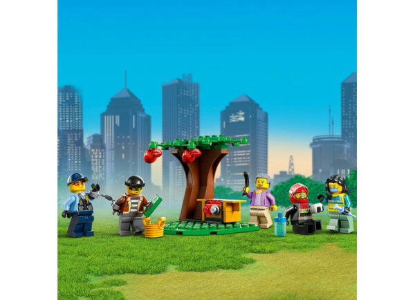 LEGO City - Centru pentru vehicule de urgenta 60371, 706 piese