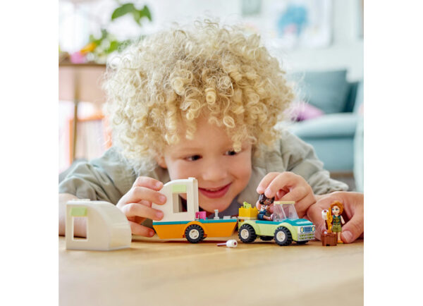 LEGO Friends - Vacanta cu rulota 41726, 87 piese