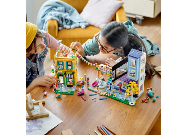 41732-lego-friends-3 LEGO Friends - Florarie si magazin de design in centrul orasului 41732, 2010 piese