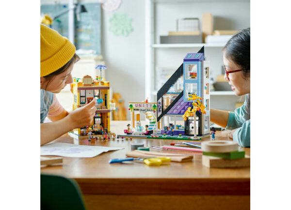 41732-lego-friends-4 LEGO Friends - Florarie si magazin de design in centrul orasului 41732, 2010 piese