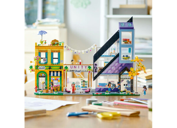 41732-lego-friends-5 LEGO Friends - Florarie si magazin de design in centrul orasului 41732, 2010 piese