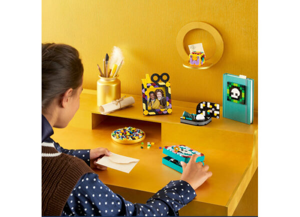 LEGO DOTS - Kit pentru desktop Hogwarts™ 41811, 856 piese