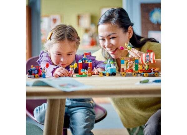 LEGO Disney - Tren aniversar Disney 43212, 200 piese