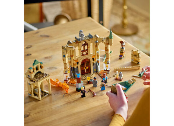 LEGO Harry Potter - Hogwarts™: Camera Necesitatii 76413, 587 piese