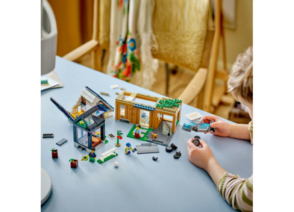 LEGO City - Casa familiei si masina electrica 60398, 462 piese