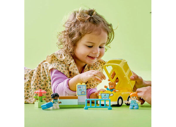 LEGO DUPLO - Calatoria cu autobuzul 10988, 16 piese