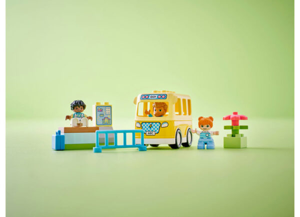 LEGO DUPLO - Calatoria cu autobuzul 10988, 16 piese