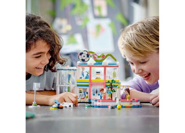LEGO Friends - Centru sportiv 41744, 832 piese
