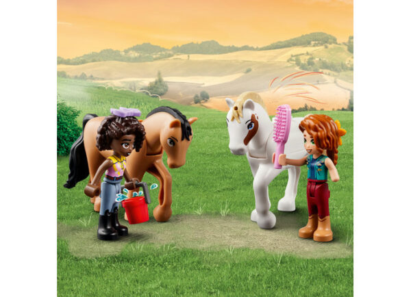 LEGO Friends - Grajdul pentru cai al lui Autumn 41745, 545 piese