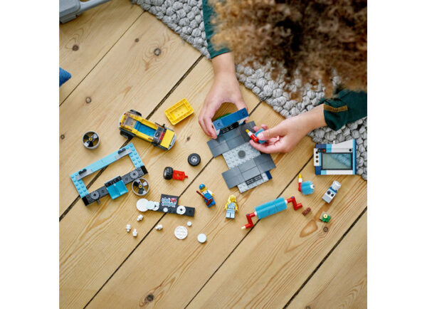 LEGO City - Spalatorie de masini 60362, 243 piese