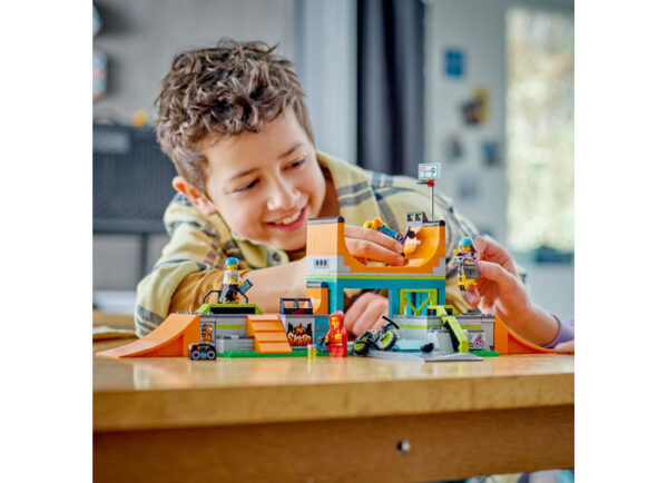 60364-lego-city-4 LEGO City - Parc pentru skateboard 60364, 454 piese
