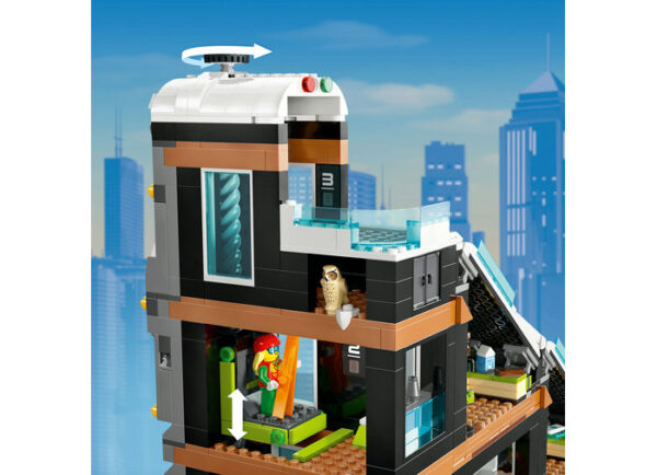 LEGO City - Centru de ski si escalada 60366, 1045 piese