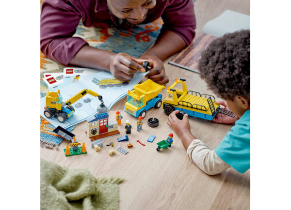 LEGO City - Camioane de constructie si macara cu bila pentru demolari 60391, 235 piese