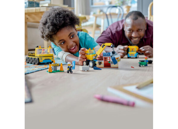 LEGO City - Camioane de constructie si macara cu bila pentru demolari 60391, 235 piese