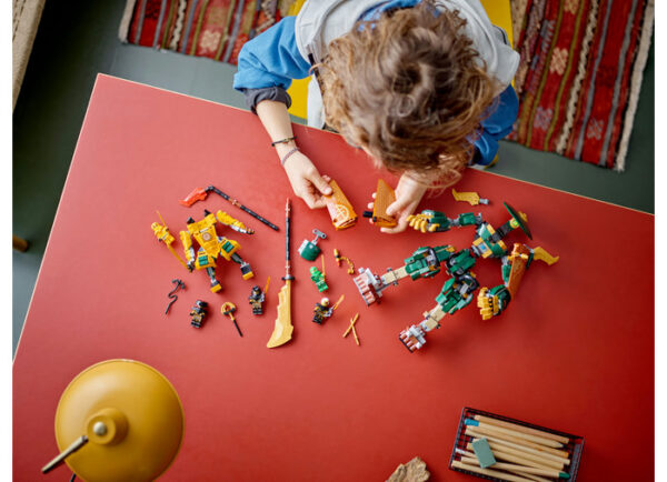 LEGO Ninjago - Robotii lui Lloyd si Arin 71794, 764 piese