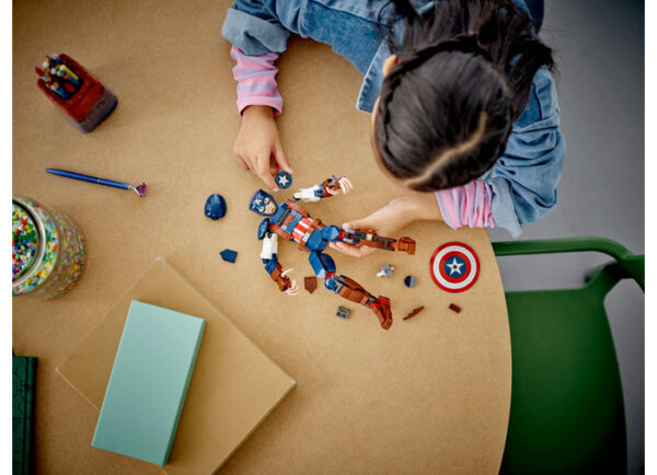 76258-lego-super-heroes-3 LEGO Marvel Super Heroes - Figurina de constructie Captain America 76258, 310 piese