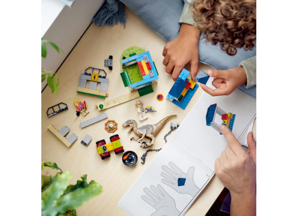 LEGO Jurassic World - Evadarea dinozaurului Velociraptor 76957, 137 piese