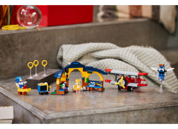 76991-lego-sonic-the-hedgehog-3 LEGO Sonic the Hedgehog - Atelierul lui Tails si avion Tornado 76991, 376 piese