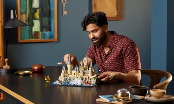 76419_alt10 LEGO® Harry Potter™ - Castelul Hogwarts™ si imprejurimile 76419, 2660 piese