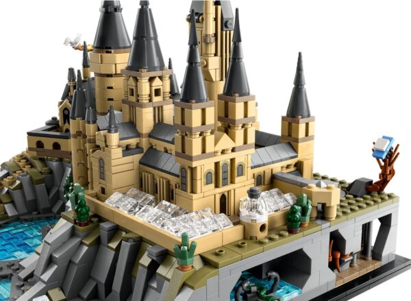 76419_alt6 LEGO® Harry Potter™ - Castelul Hogwarts™ si imprejurimile 76419, 2660 piese