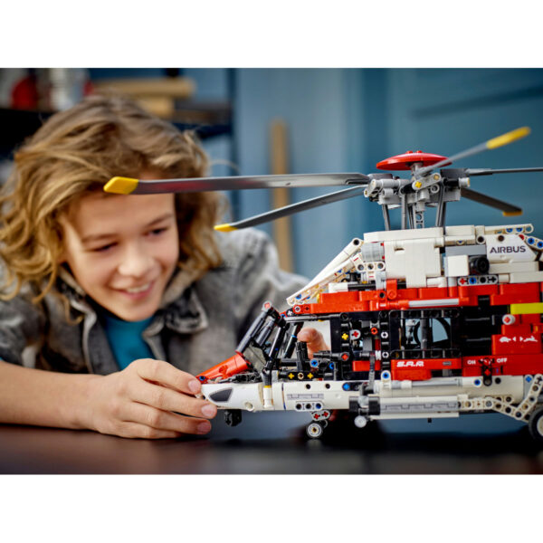 LEGO Technic - Elicopter Airbus H175 42145, 2001 piese
