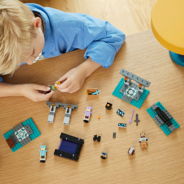LEGO Minecraft - Armuraria 21252, 203 piese