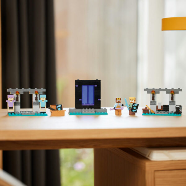 LEGO Minecraft - Armuraria 21252, 203 piese