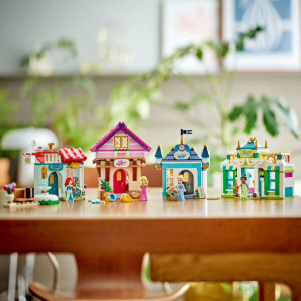 LEGO Disney - Aventura printeselor Disney la piata 43246, 817 piese