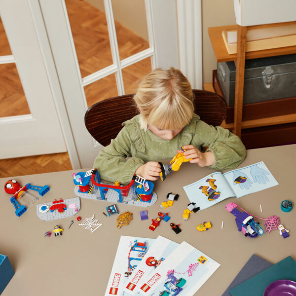 LEGO Marvel Super Heroes - Echipa lui Spidey in Cartierul General 10794, 193 piese