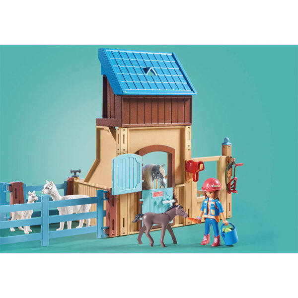 Playmobil - Grajd Cu Amelia Si Calutul Whisper - PM71353