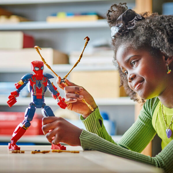 LEGO Marvel Super Heroes - Figurina de constructie Omul Paianjen de fier 76298, 303 piese