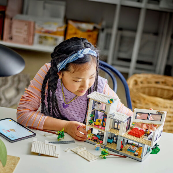 LEGO Creator - Casa moderna 31153, 939 piese