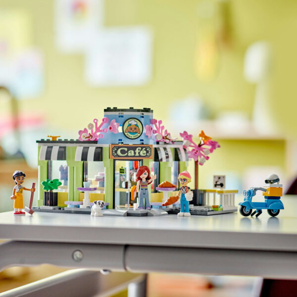 LEGO Friends - Cafenea din orasul Heartlake 42618, 426 piese