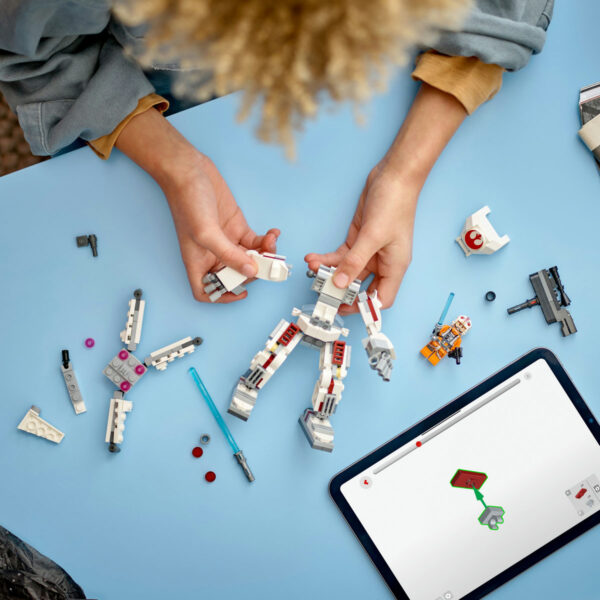 LEGO Star Wars - Robotul X-Wing™ al lui Luke Skywalker™ 75390, 195 piese