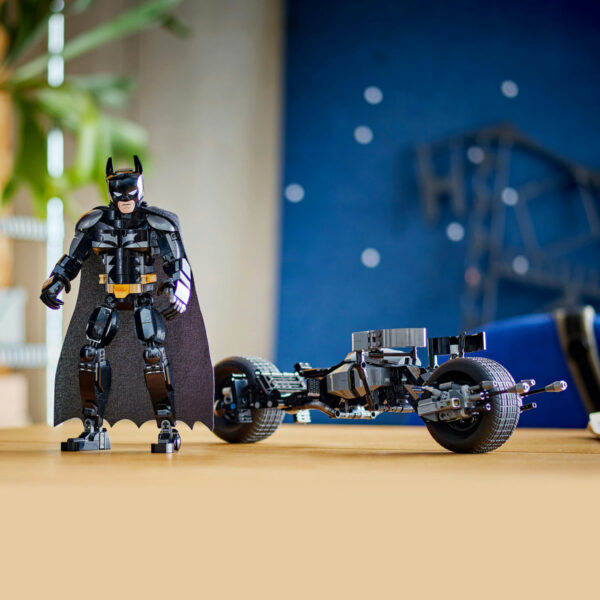 LEGO DC Super Heroes - Figurina de constructie Batman™ si motocicleta Bat-Pod 76273, 713 piese