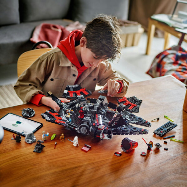 LEGO Star Wars - Falcon intunecat 75389, 1578 piese