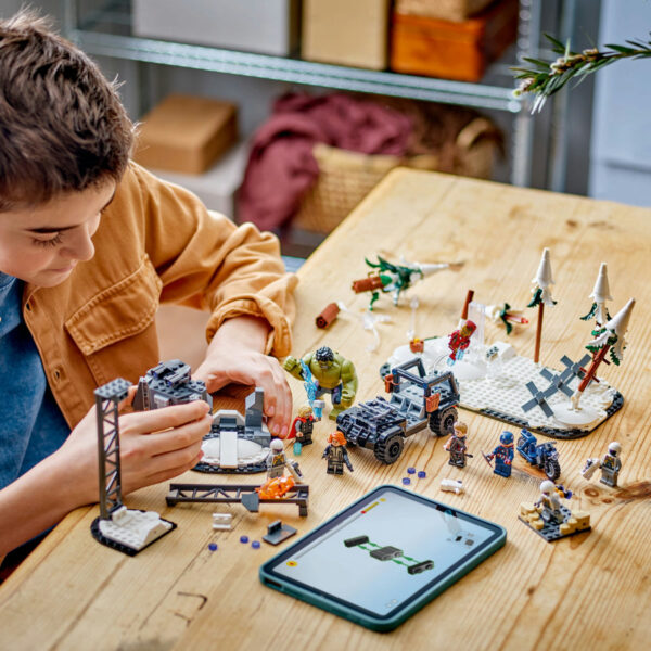 76291-lego-super-heroes-4 LEGO Marvel Super Heroes - Razbunatorii reuniti: Sub semnul lui Ultron 76291, 613 piese