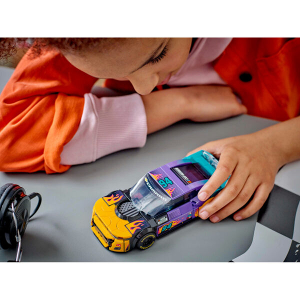 76935-lego-speed-champions-5 LEGO Speed Champions - NASCAR® Next Gen Chevrolet Camaro ZL1 76935, 328 piese