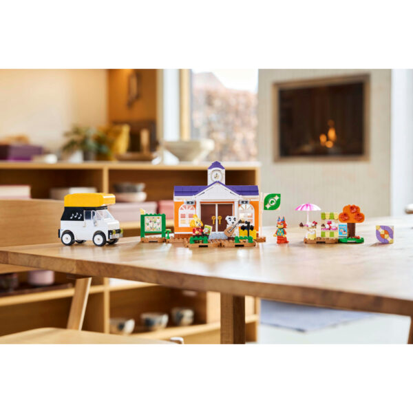 77052-lego-animal-crossing-5 LEGO Animal Crossing - Concertul lui K.K. la Plaza 77052, 550 piese