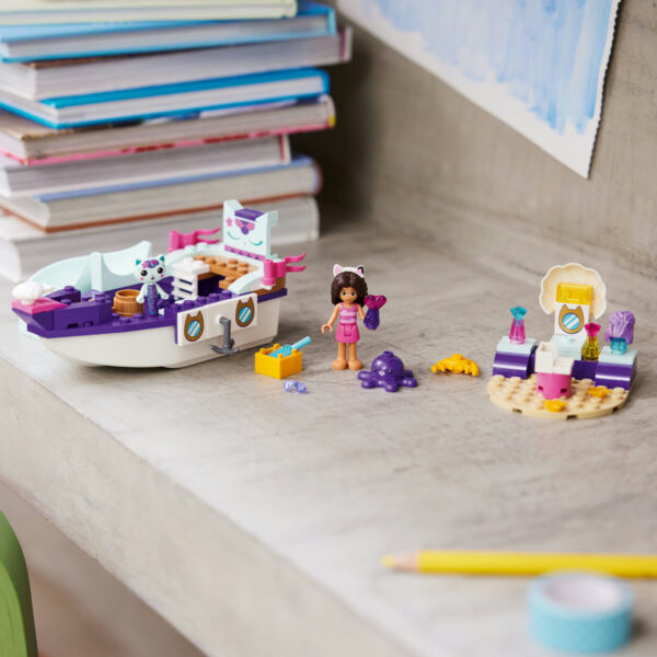 LEGO Gabby s Dollhouse - Barca cu spa a lui Gabby si a Pisirenei 10786, 88 piese