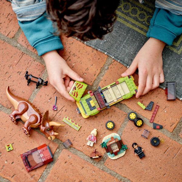 lego-76959-jurassic-world-3 LEGO Jurassic World - Cercetarea dinozaurului Triceratops 76959, 281 piese