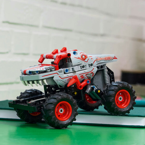 42200-lego-technic-5 LEGO Technic - Monster Jam™ ThunderROARus™ Pull-Back 42200, 232 piese