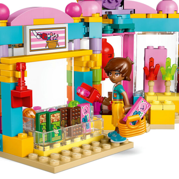 LEGO Friends - Magazinul de dulciuri din orasul Heartlake 42649, 376 piese