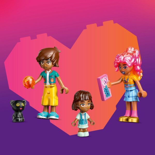 LEGO Friends - Magazinul de dulciuri din orasul Heartlake 42649, 376 piese