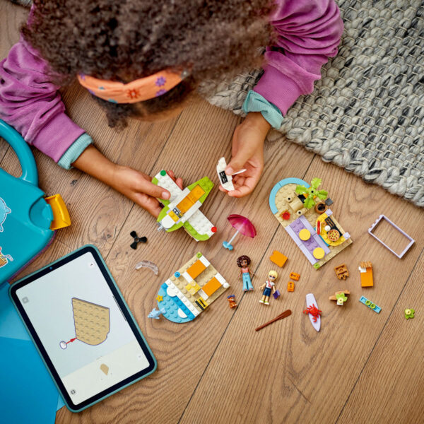LEGO Friends - Valiza pentru plaja si calatorie 42672, 188 piese