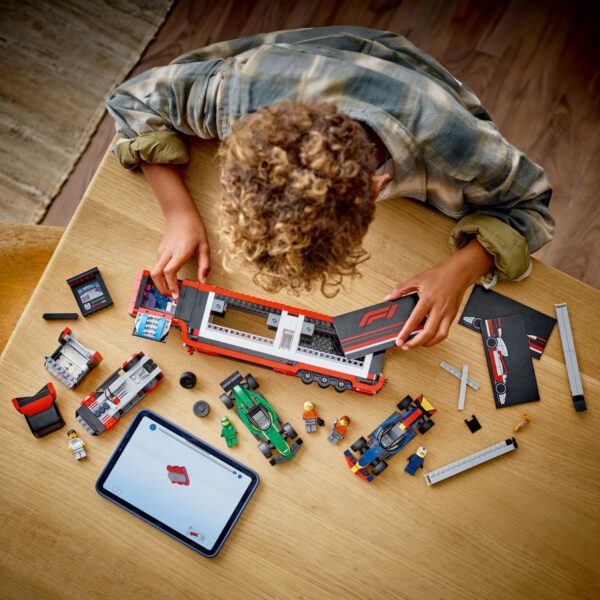 60445-lego-city-5 LEGO City - Camion F1 cu masinile F1 RB20 si AMR24 60445, 1086 piese