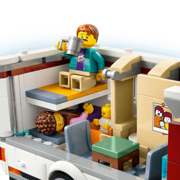 60454-lego-city-4 LEGO City - Rulota pentru aventuri de vacanta 60454, 385 piese