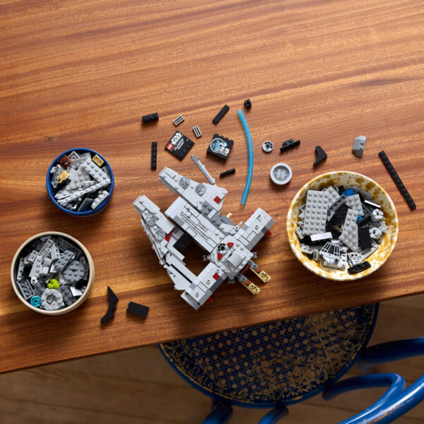 LEGO Star Wars - Millennium Falcon™ 75375, 921 piese